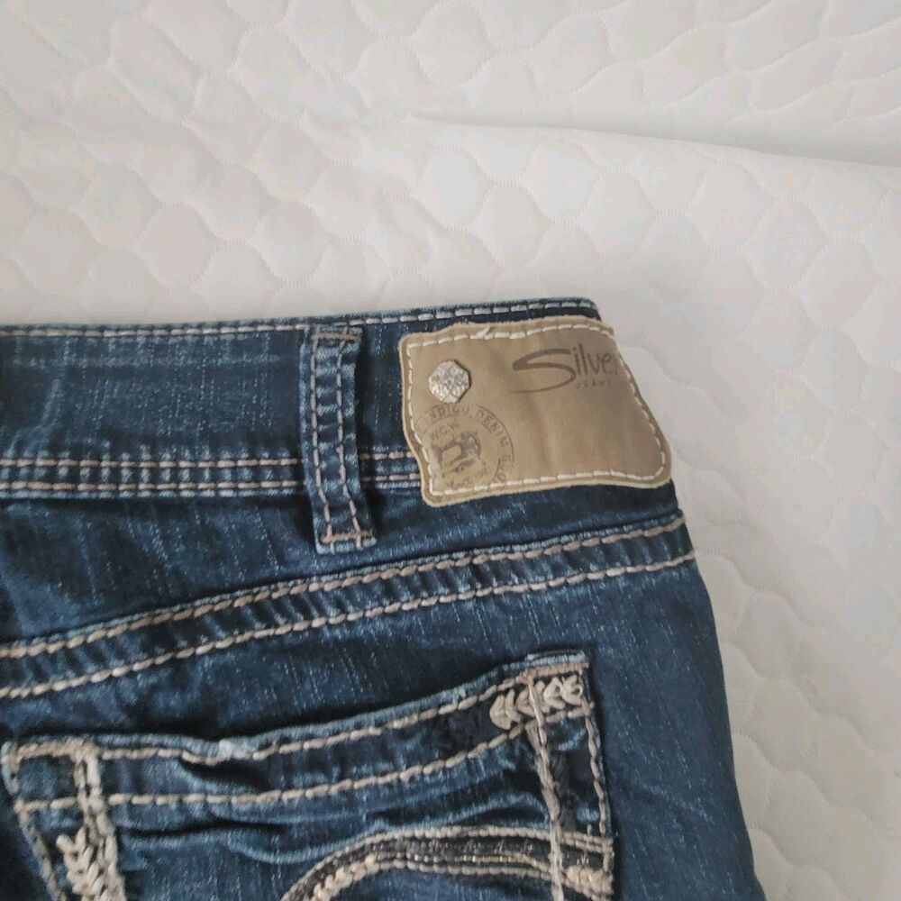 Silver Womens W31/L8 Suki Mid Bermuda Jeans  Blue Denim Shorts - Picture 12 of 16
